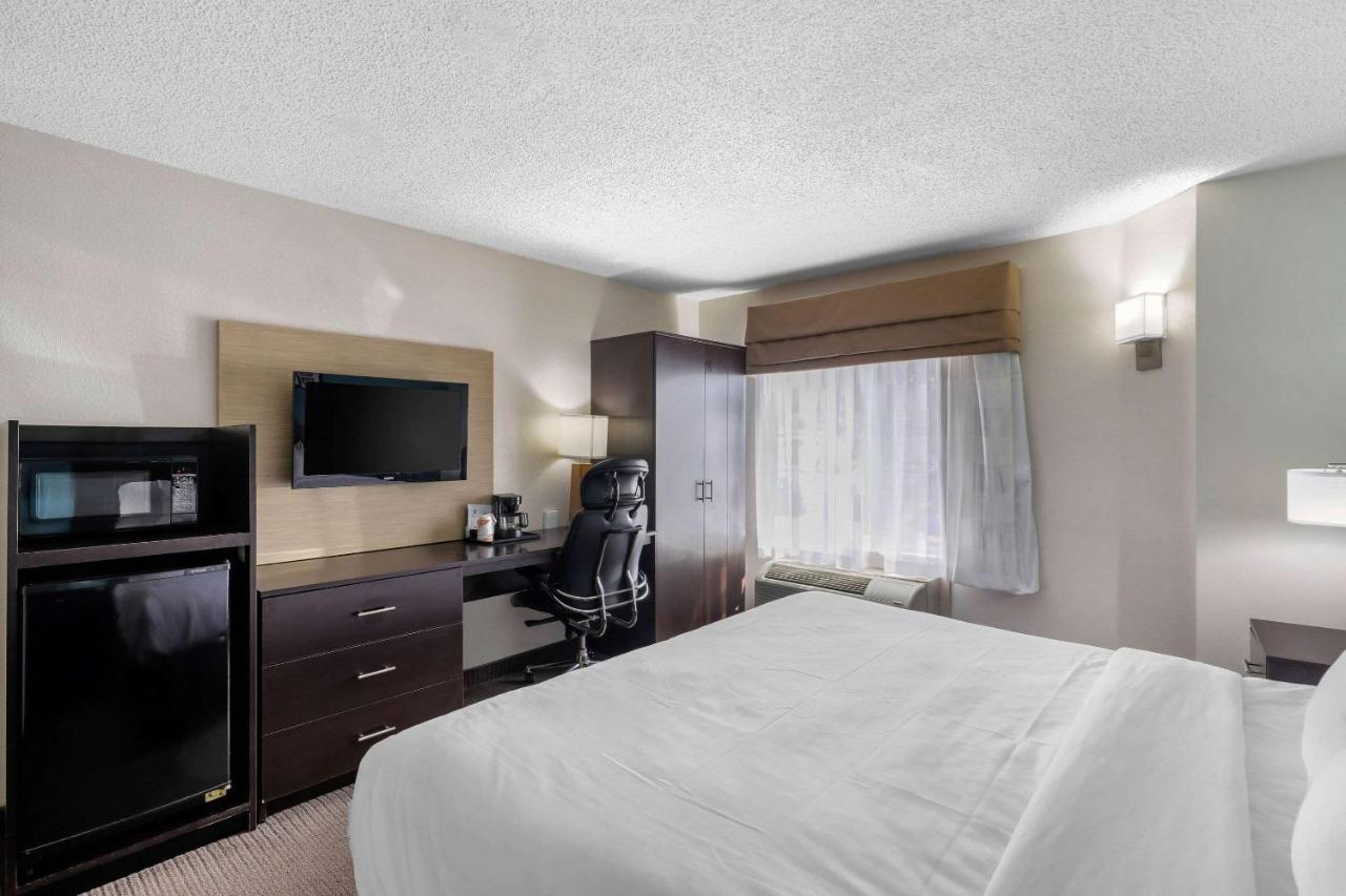 Clarion Inn & Suites Dfw North Irving Buitenkant foto